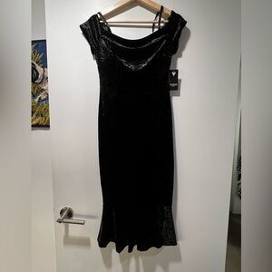 Guess off the shoulder crushed velvet ruffle hem midi dress